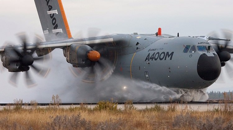 Ekvador'da ordu uçağı düştü!