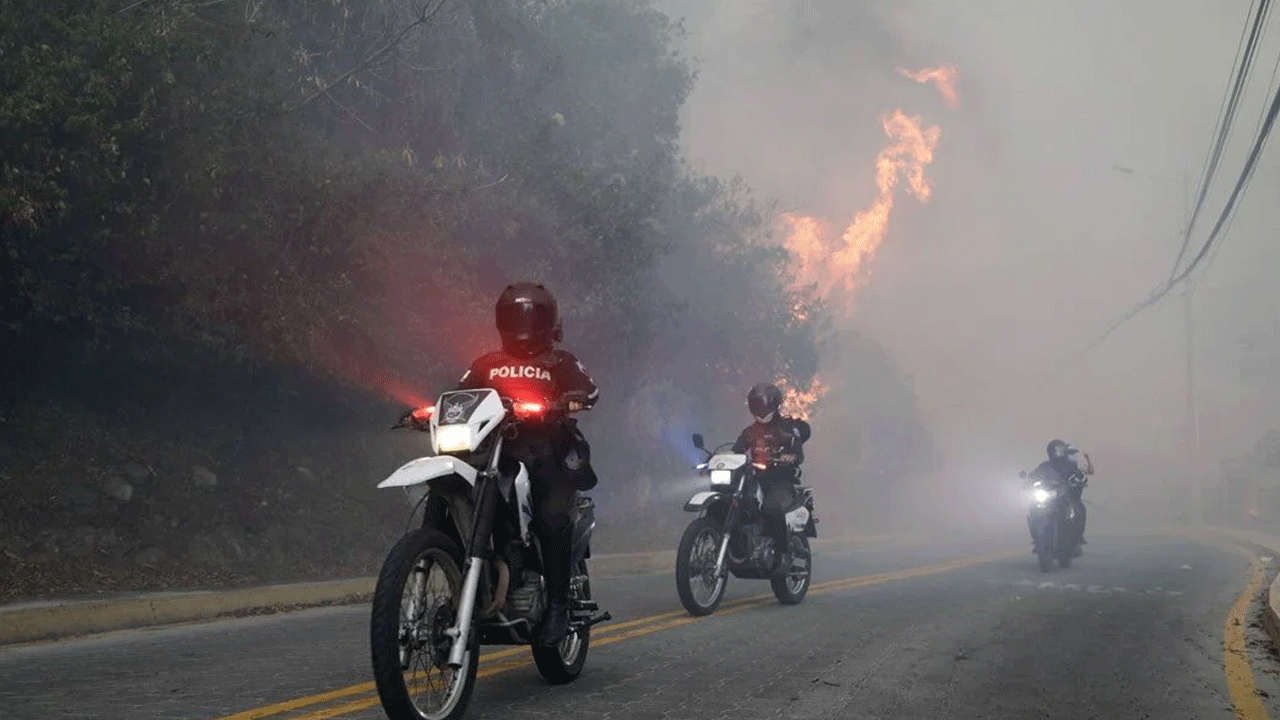 Ekvador'da orman yangını nedeniyle olağanüstü hal ilan edildi