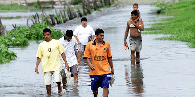 Ekvador'da sel felaketinde ölenlerin sayısı 23'e yükseldi