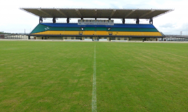 Ekvator çizgisi bu stadın tam ortasından geçiyor