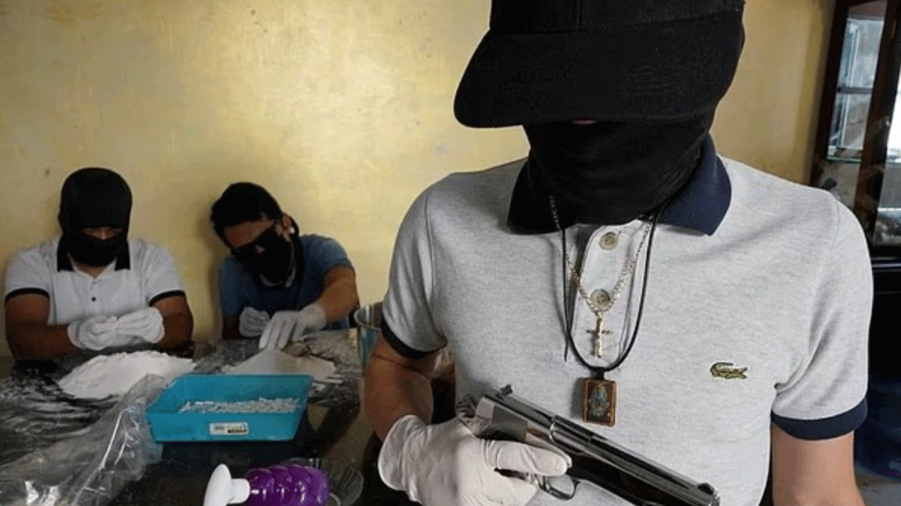 El Chapo’nun oğulları katliam yaptı: 4’ü kafası kesik 20 cesedi köprüye astılar