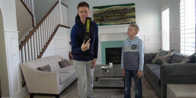 El dedektörünün içini açtılar! İşte çıkanlar...