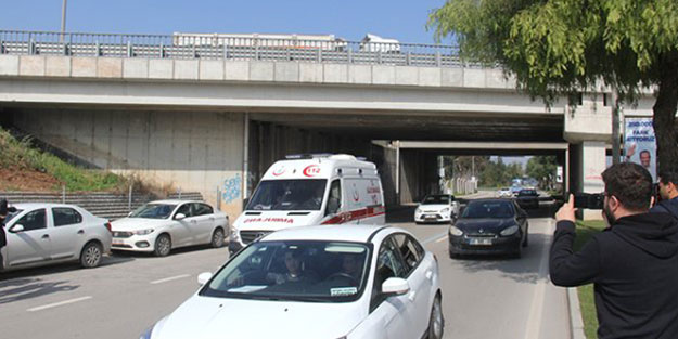 El ele tutuşan liseli kızlar ölüme atladı