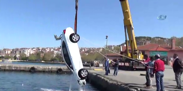 Otomobil denize uçtu