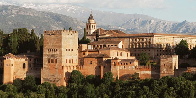 El Hamra Sarayı nerede? El Hamra Sarayı mimari özellikleri