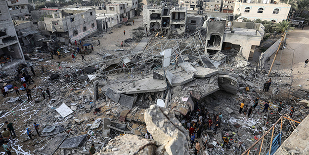 El Şifa Hastanesi'ne baskın! Gözleri kapalı, çıplak halde kaçırıldılar