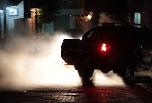 El yapımı patlayıcıyla polise saldırı