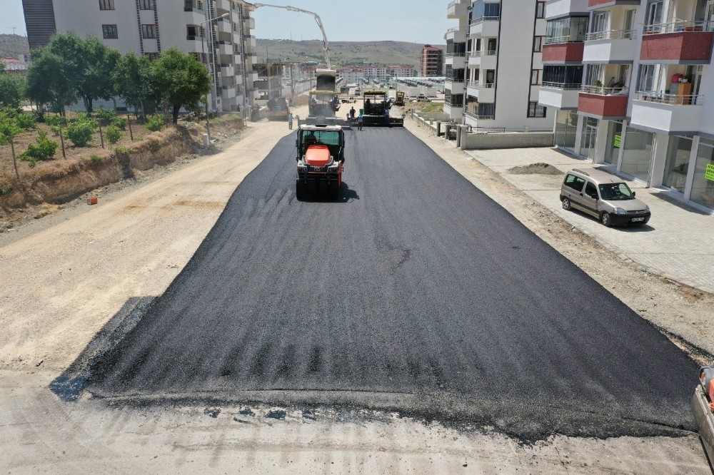 Elazığ Belediyesi’nden üst yapı ve ilaçlama çalışmaları 