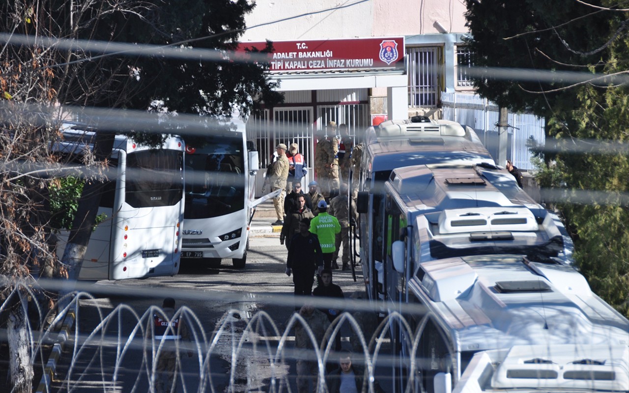 Elazığ depremi sonrası Adıyaman Cezaevi komple boşaltılıyor
