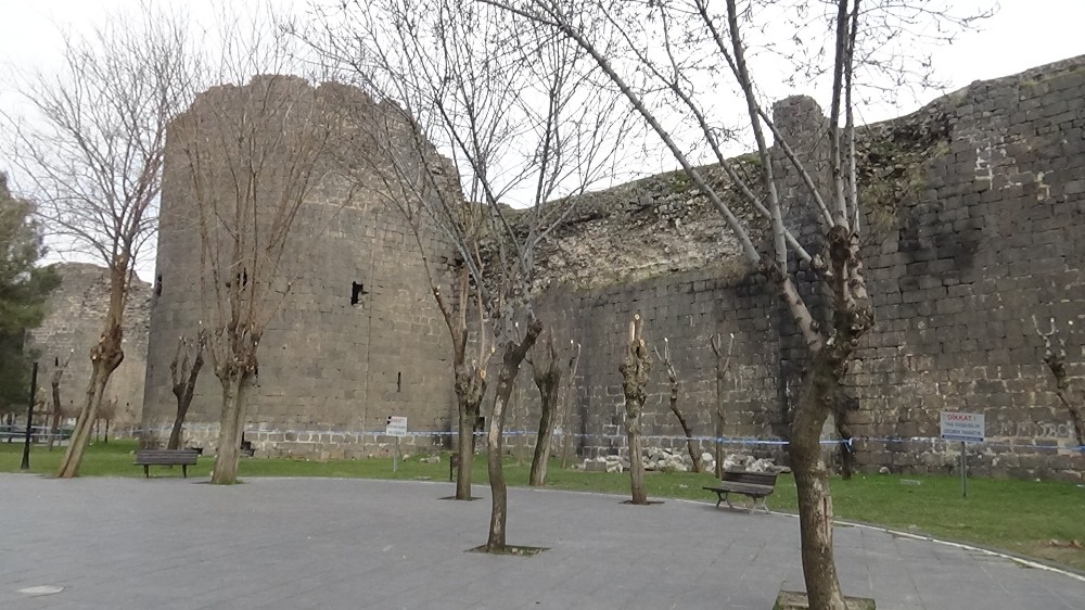 Elazığ depremi, UNESCO Dünya Mirası Listesi’nde bulunan surları da etkiledi 