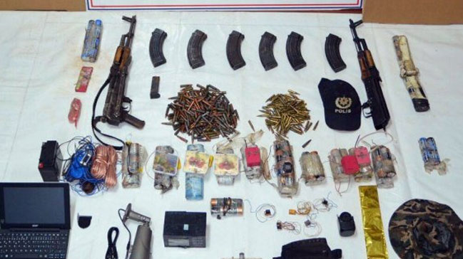 Elazığ Karakoçan'da 2 kalaşnikof ve 4 el bombası ele geçirildi