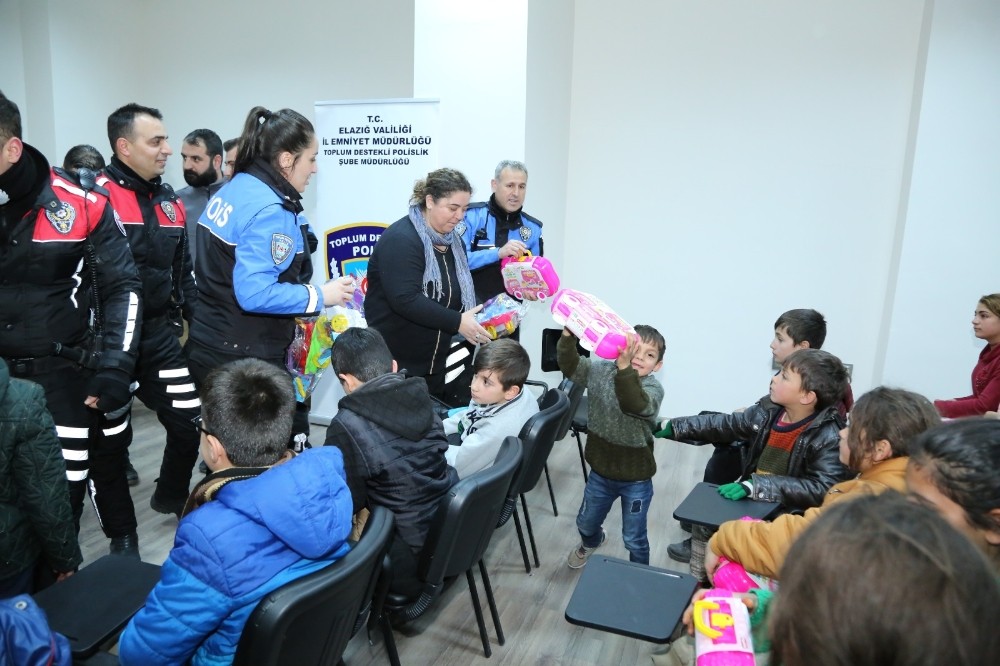Elazığ polisi, depremzede çocukları emniyette ağırladı 