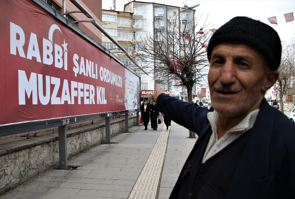 Elazığ “Şehitler Tepesi Boş Değil” yazılarıyla donatıldı 