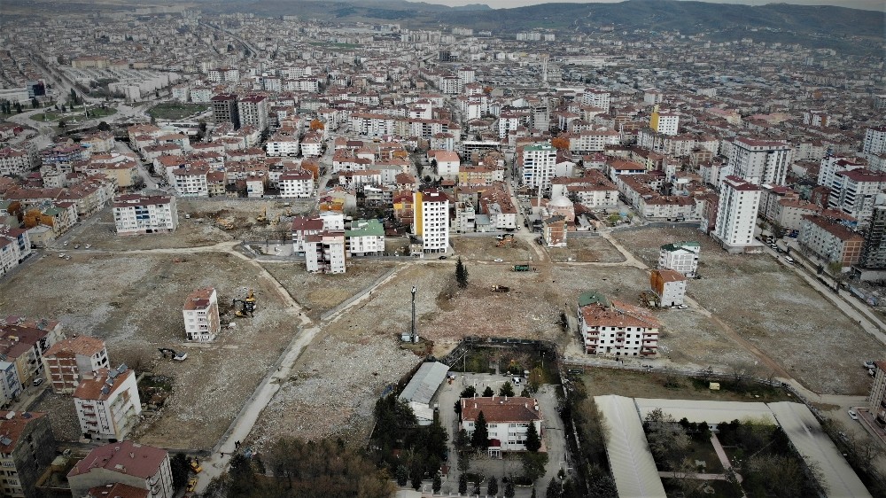 Elazığ’da 14 kişinin hayatını kaybettiği mahallenin son hali görüntülendi 