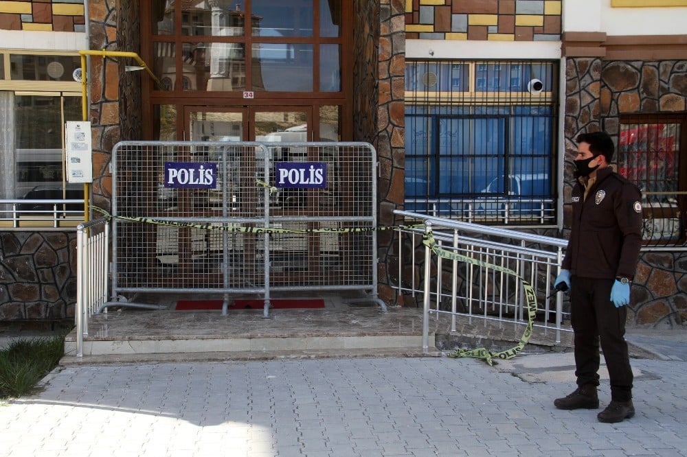 Elazığ’da 2 apartman daha karantinaya alındı 