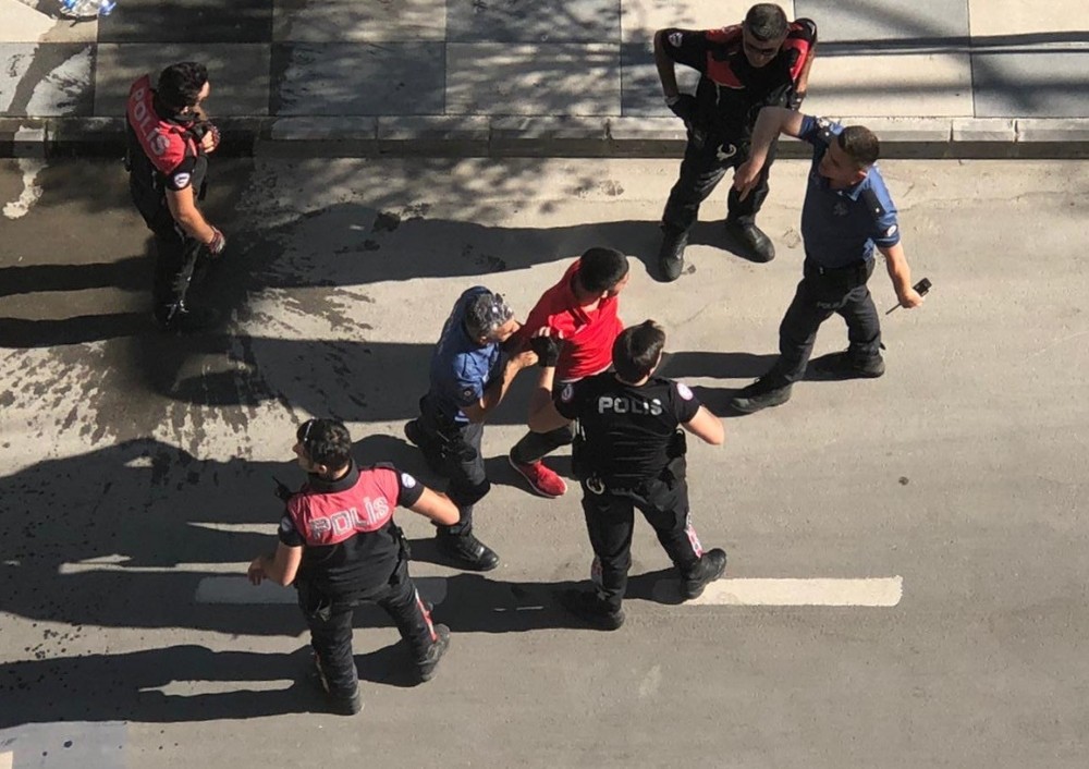 Elazığ’da 2 polisin yaralanmasına neden olan 3 şüpheli yakalandı 