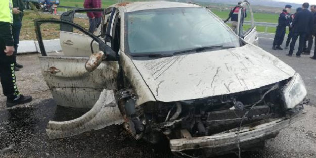 Elazığ'da 3 aracın karıştığı kaza: 5 yaralı