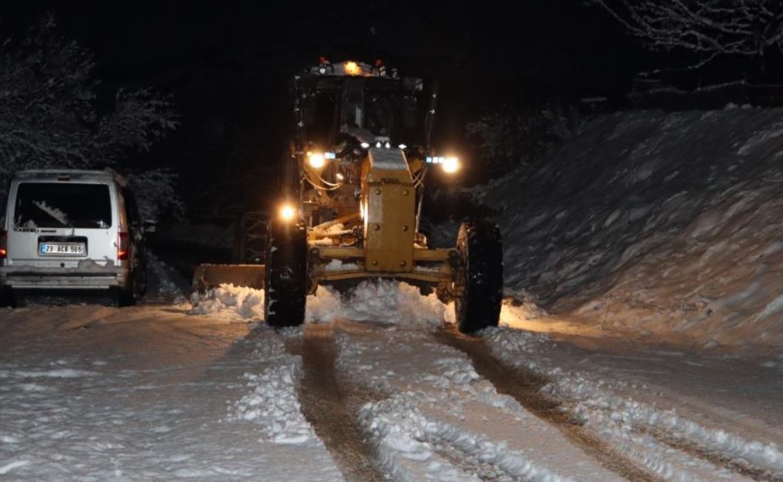 Elazığ’da 45 köy yolu ulaşıma tekrar açıldı