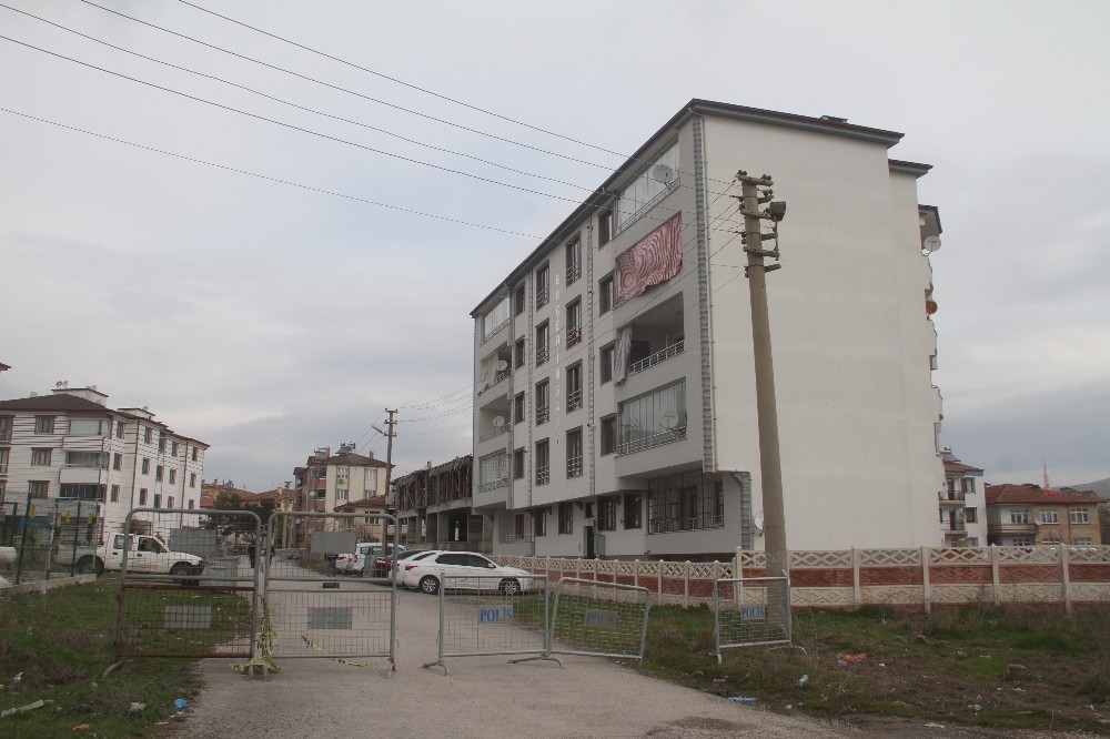 Elazığ’da, 5 katlı apartmana korona karantinası 