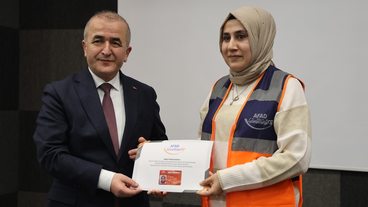 Elazığ’da AFAD gönüllülerine sertifika ve kimlik kartı töreni