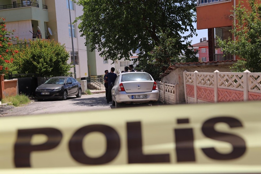 Elazığ’da baba sınav için gelen kızını öldürdü, kendini ağır yaraladı 