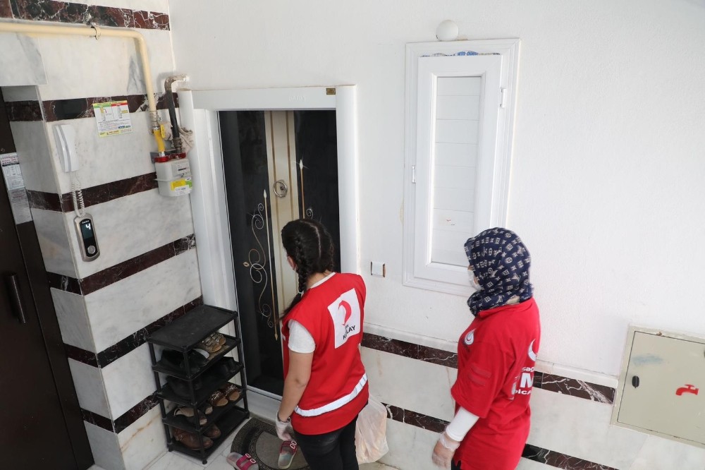 Elazığ’da bağışlanan 100 ton un ekmek oldu, Vefa ekibi evlere ulaştırdı 