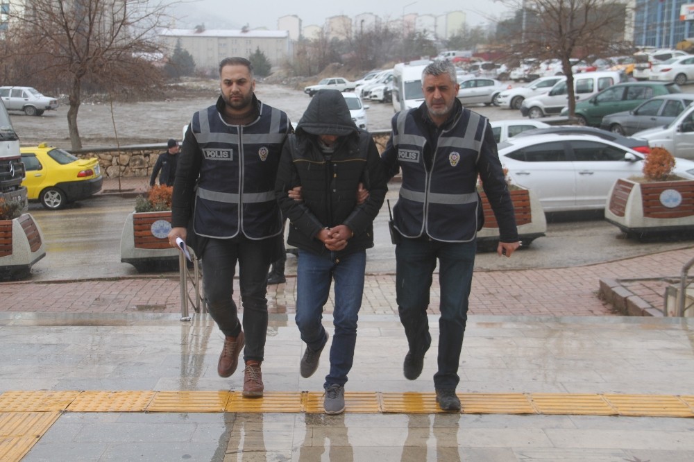 Elazığ’da bir kişiyi iş yerinde vuran şüpheli yakalandı 