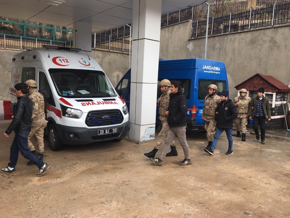 Elazığ’da bir minibüste 31 kaçak göçmen yakalandı 
