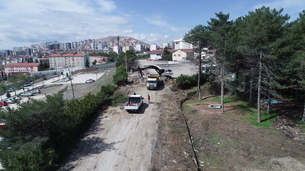 Elazığ’da bulvar ve yol çalışmaları 