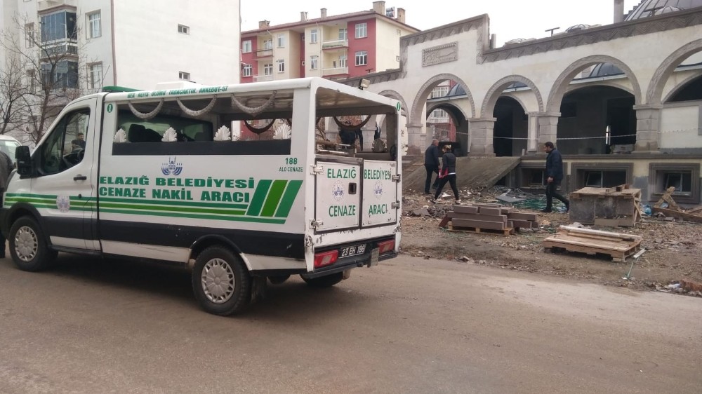 Elazığ’da cami inşaatında ceset bulundu 