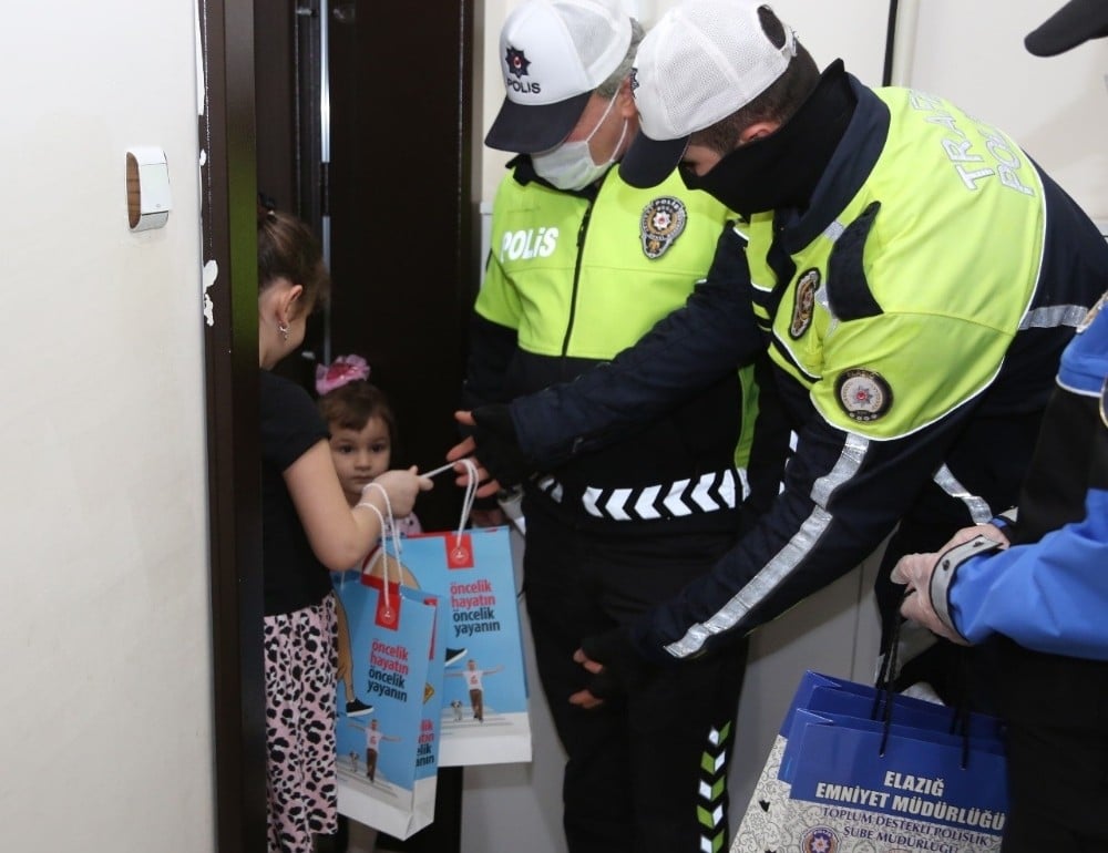 Elazığ’da çocuklara ev ziyaretiyle trafik eğitimi 