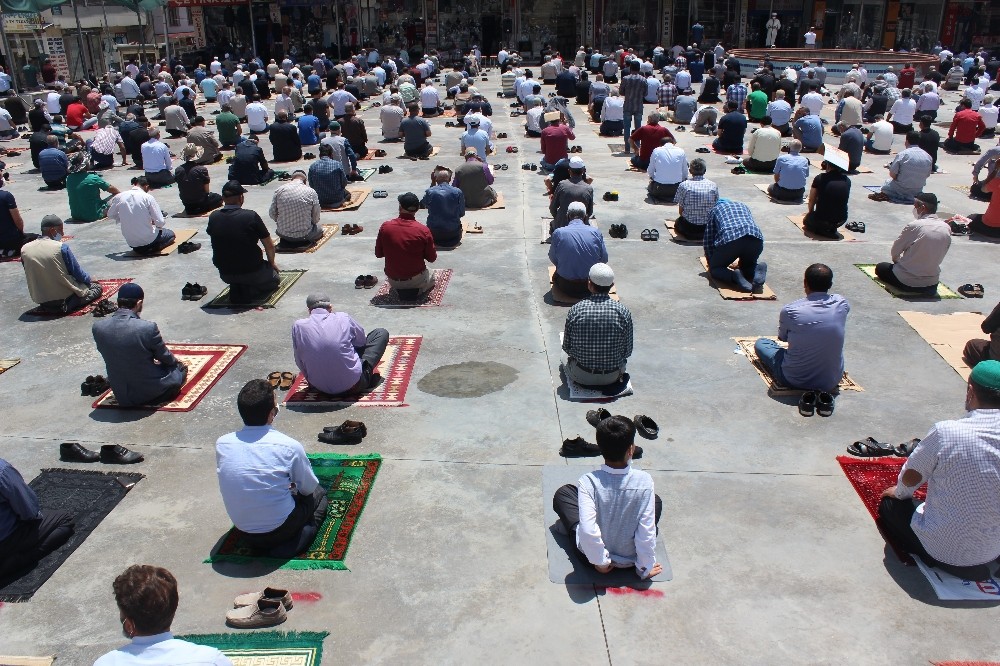 Elazığ’da cuma namazı heyecanı 
