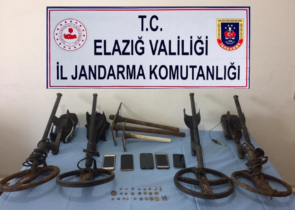Elazığ’da define arayan 5 şüpheli yakalandı 