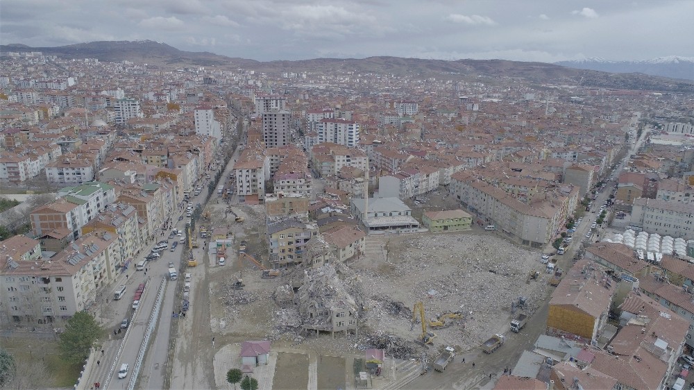Elazığ’da deprem 24 bin yapıya hasar verdi 