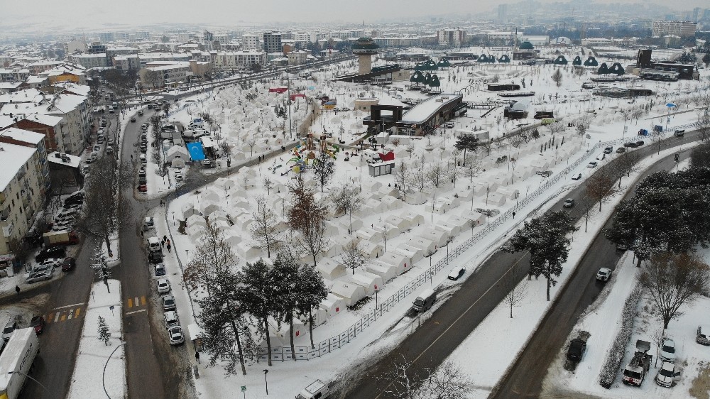 Elazığ’da depremin yaraları sarılıyor 