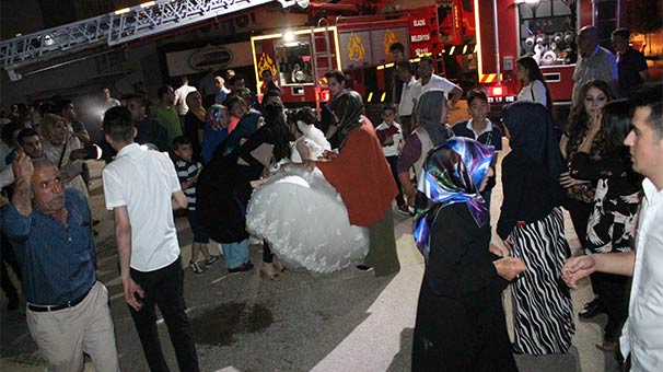 Elazığ'da düğün salonunda trafo patladı: 14 kişi hastanelik oldu