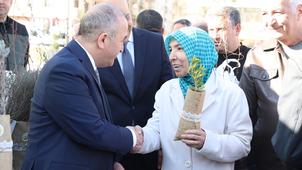 Elazığ’da Dünya Ormancılık Haftası’nda 23 Bin Fidan Dağıtıldı