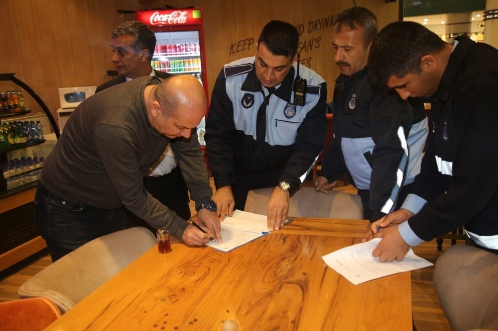 Elazığ’da ekipler, korona virüsüne karşı işletmeleri bilgilendirdi 