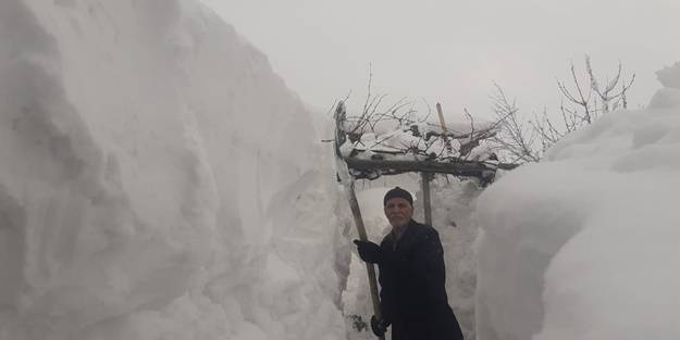 Elazığ'da evler kara gömüldü