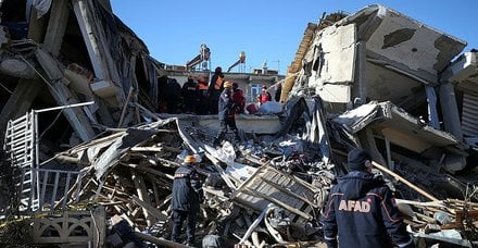 Elazığ'da hayatını kaybedenlerin sayısı 35'e yükseldi