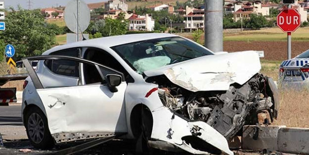 Elazığ'da iki otomobil çarpıştı: 10 yaralı