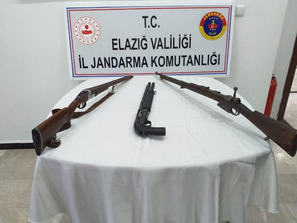 Elazığ’da jandarma, biri keskin nişancı tüfeği 3 silah ele geçirdi 