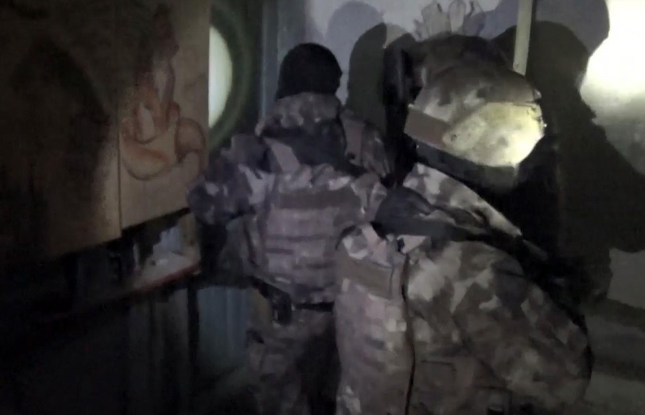 Elazığ’da kapılar kırıldı, uyuşturucu tacirleri yakalandı: 6 gözaltı 