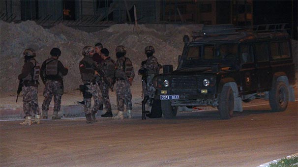 Elazığ’da kardeşini rehin alan şahıs, polis tarafından ikna edildi