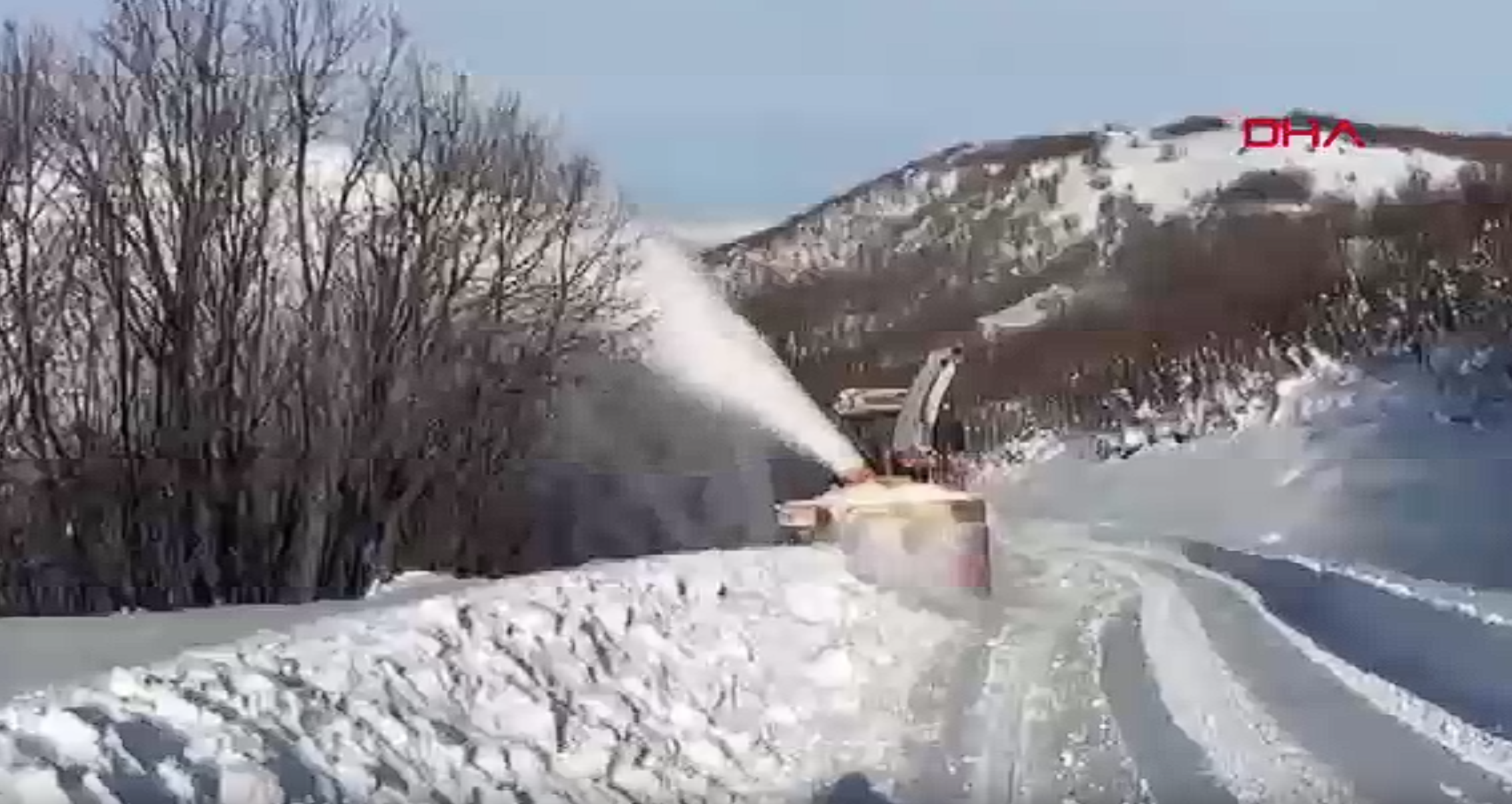 Elazığ’da karla mücadele destanı! Kapanan 546 köy yolundan 542’si açıldı