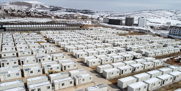 Elazığ'da konteyner kent kurulum çalışmaları sürüyor