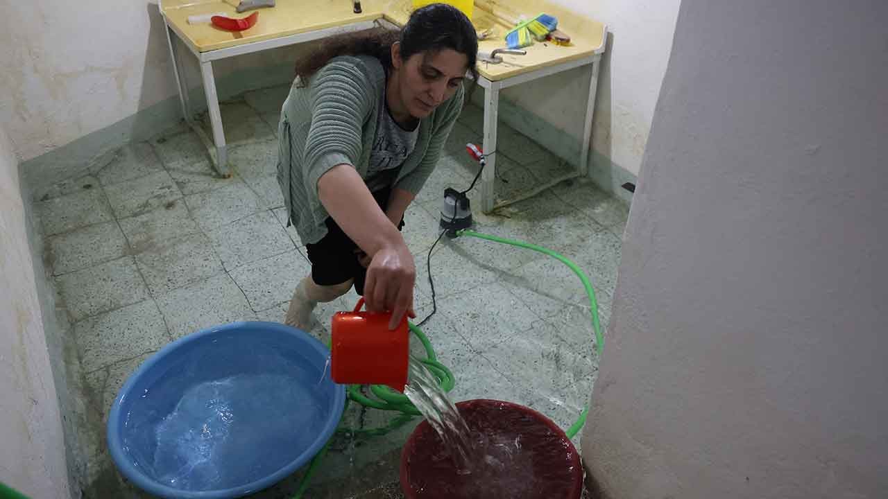 Elazığ'da korkunç tablo! Yer yarıldı su fışkırdı: 40 evi yutmak üzere olan sinsi tehlike kapıda!