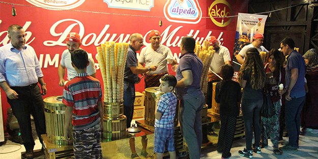 Elazığ'da Maraş dondurması festivali