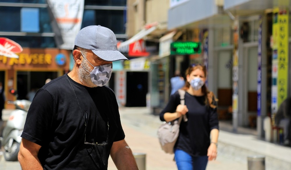 Elazığ’da maske takan da takmayan da çok 