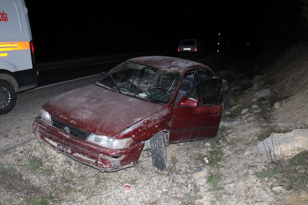 Elazığ’da otomobil şarampole uçtu: 3 yaralı 
